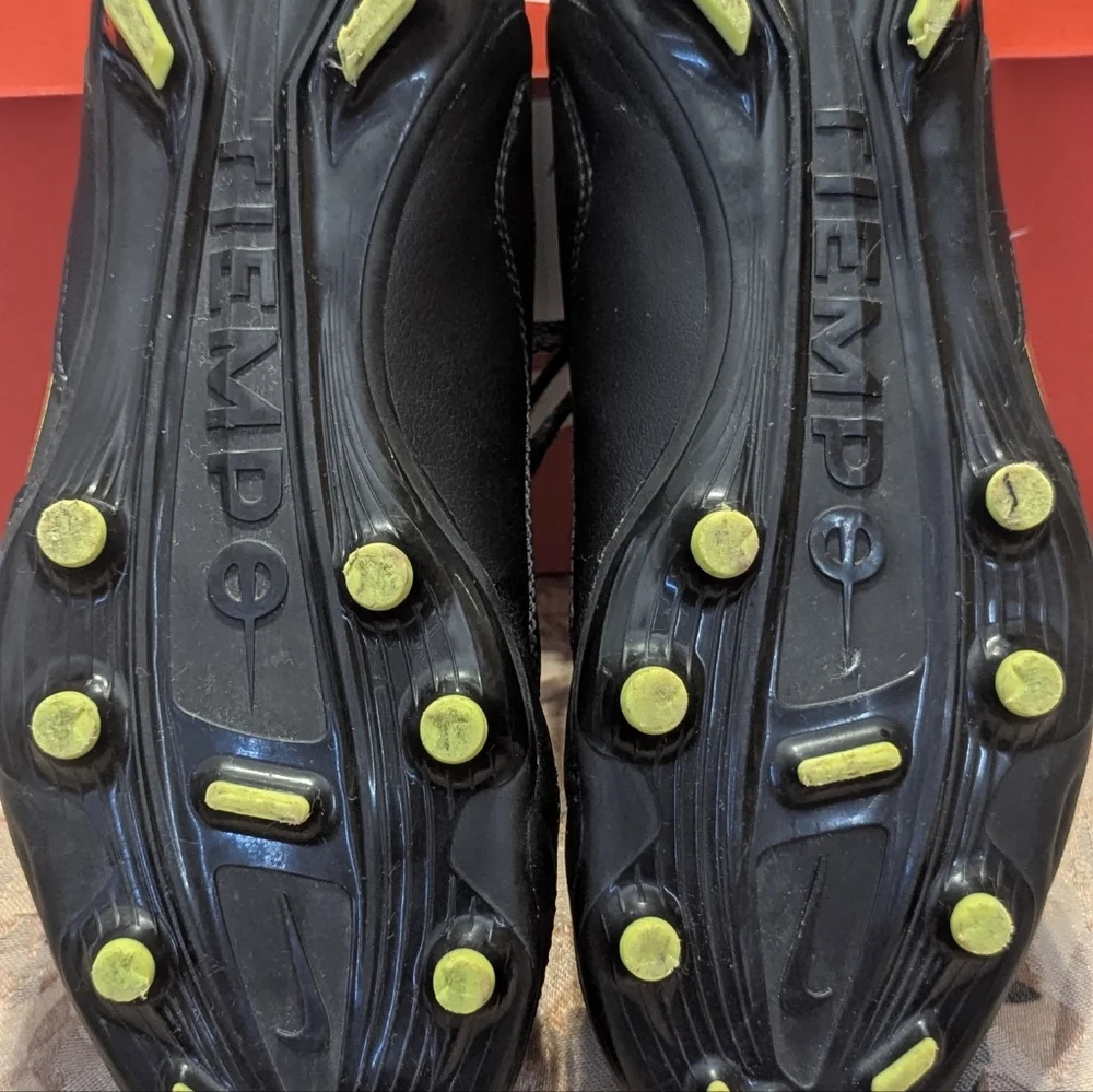 Nike Cleats - Picture 2 of 6